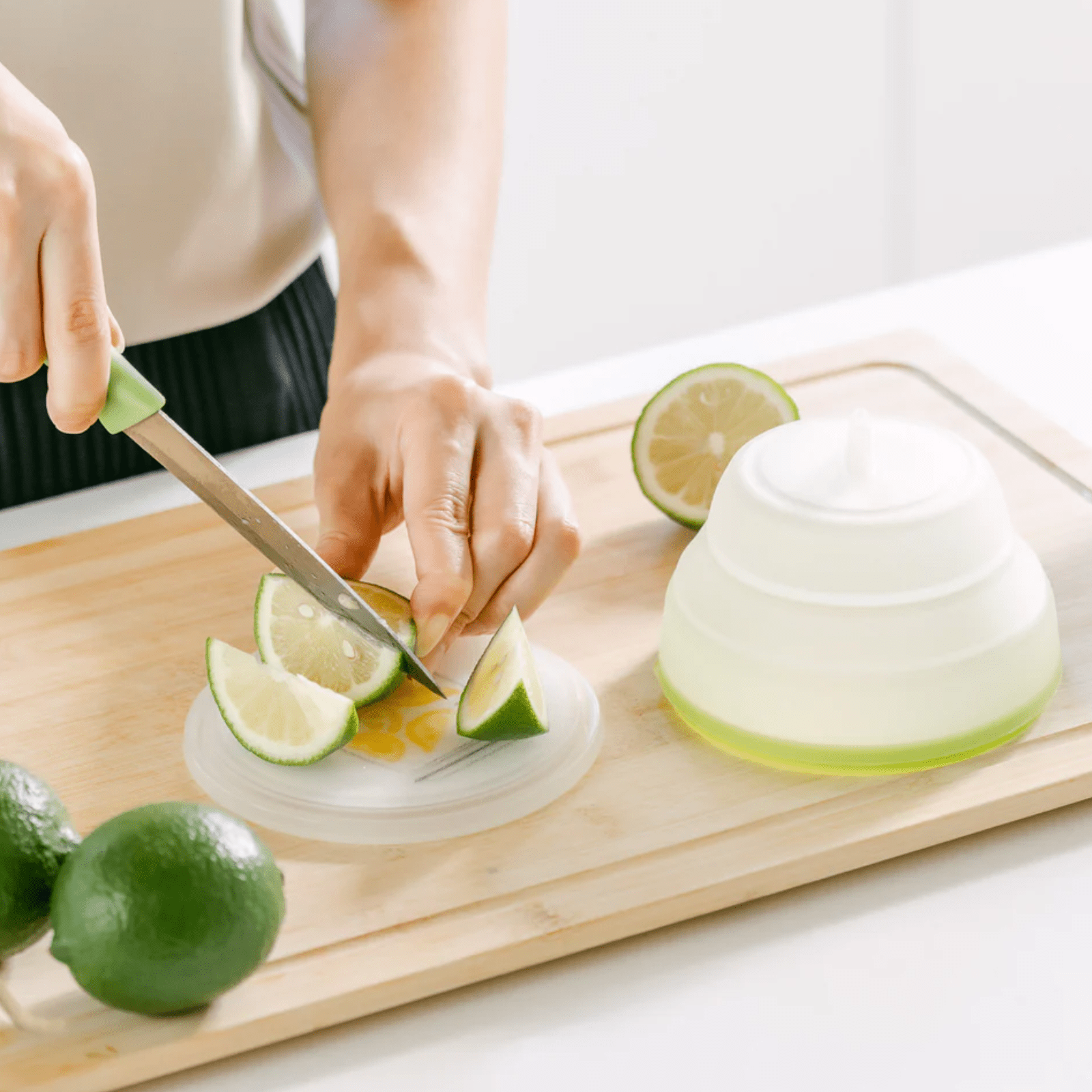 Prepara Chop Savor Container