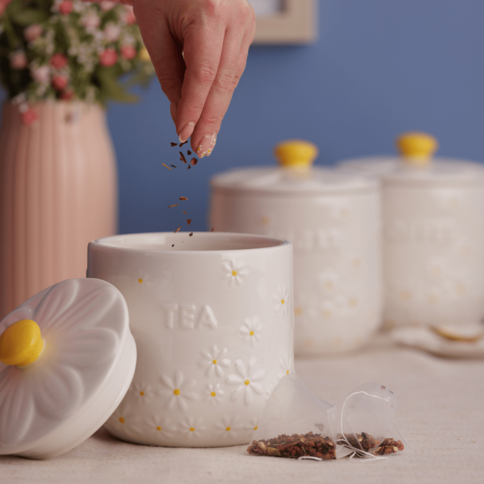 Price & Kensington Daisy Tea Storage Jar