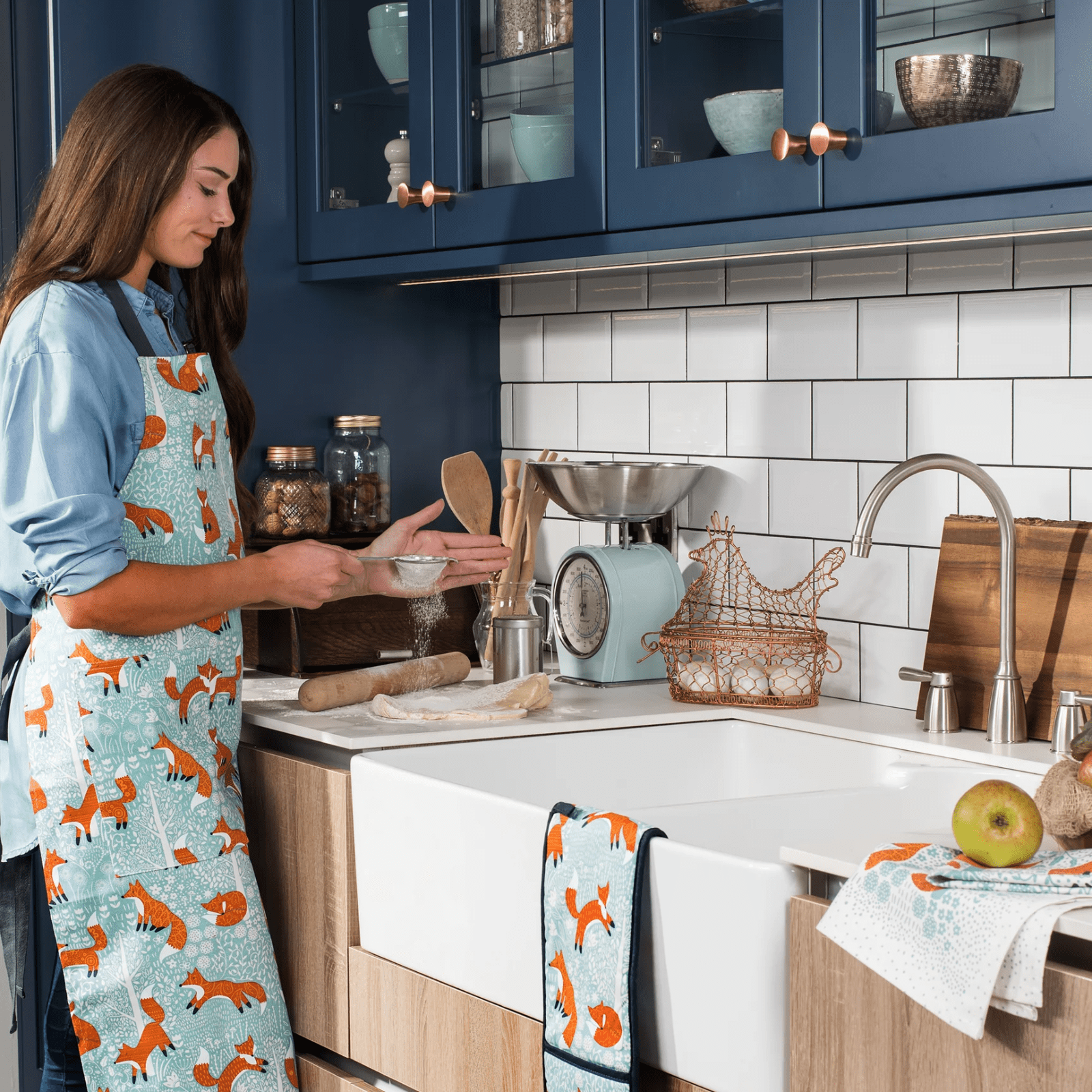 Ulster Weavers Cotton Apron Foraging Fox