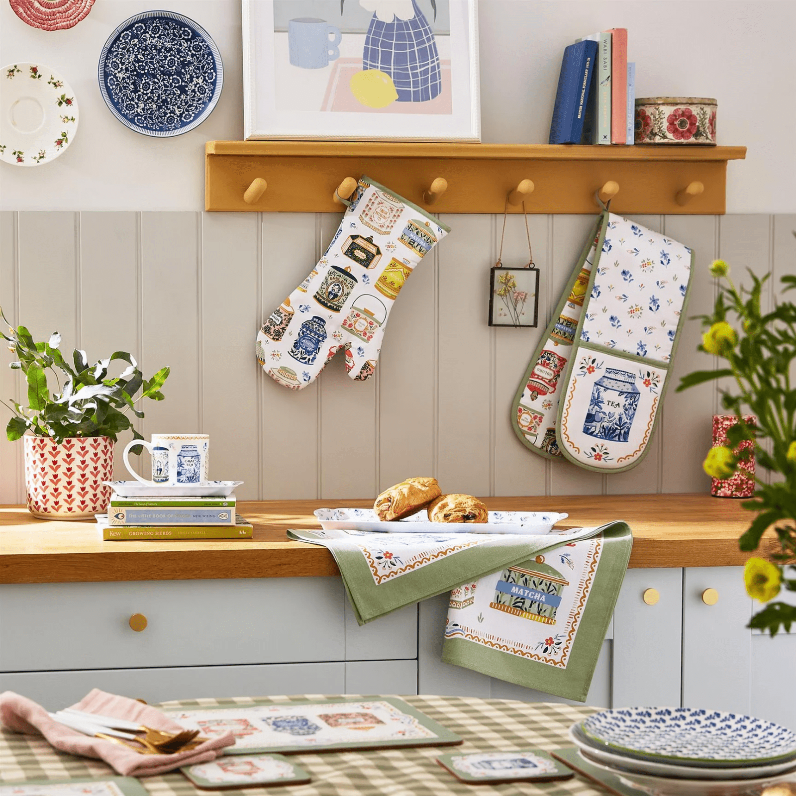 Ulster Weavers Cotton Tea Towel Tea Tins