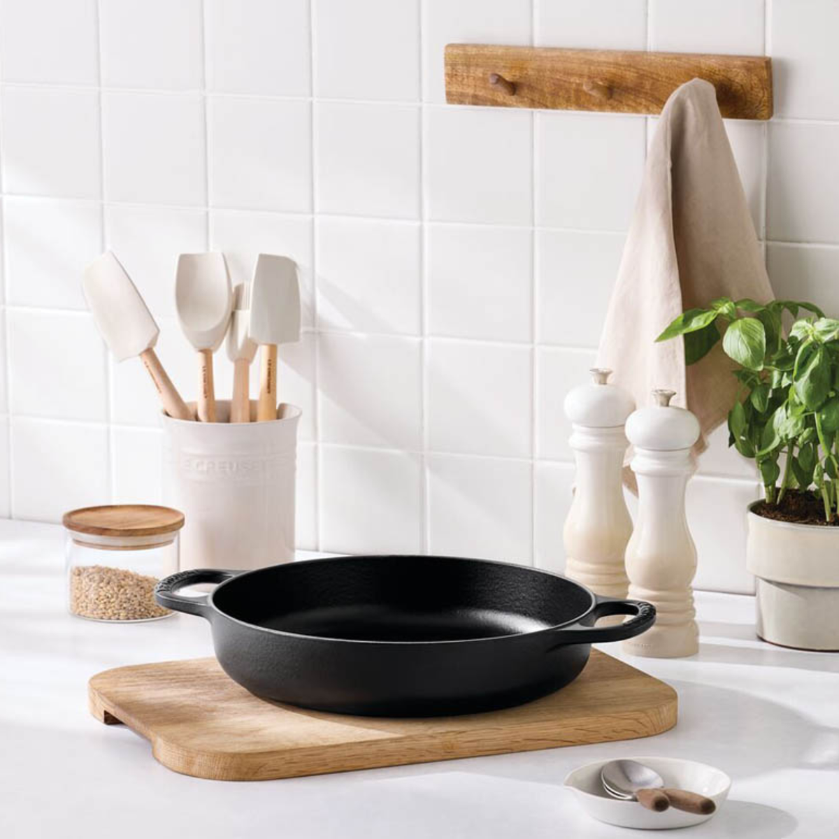 Le Creuset Cast Iron Everyday Pan