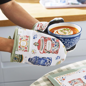 Ulster Weavers Microwave Mitts Tea Tins