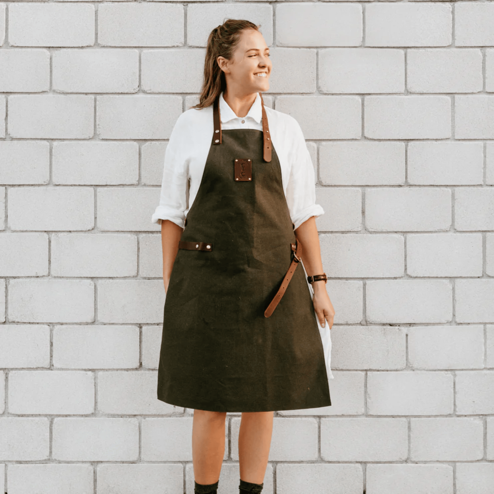 Coral & Cam Canvas Apron Olive Green with Leather Trims