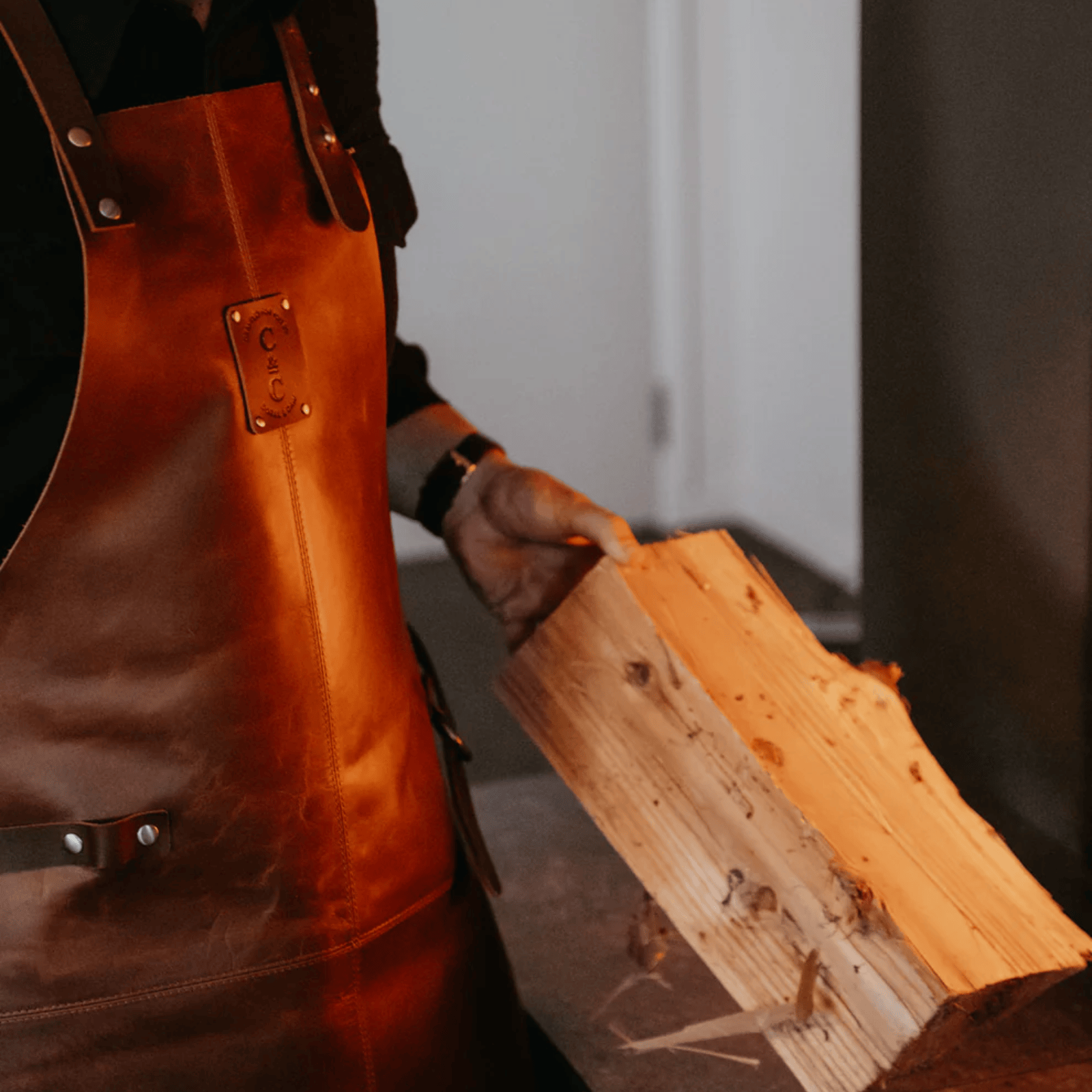 Coral & Cam Leather Apron Cognac