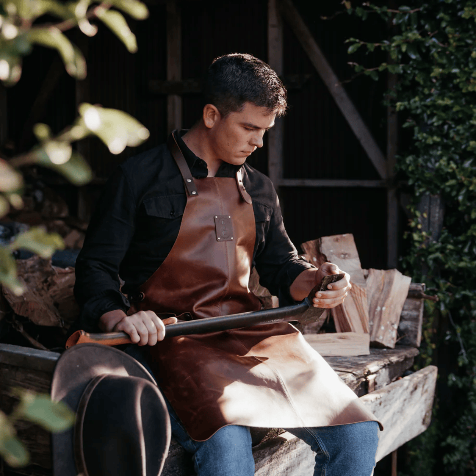 Coral & Cam Leather Apron Cognac