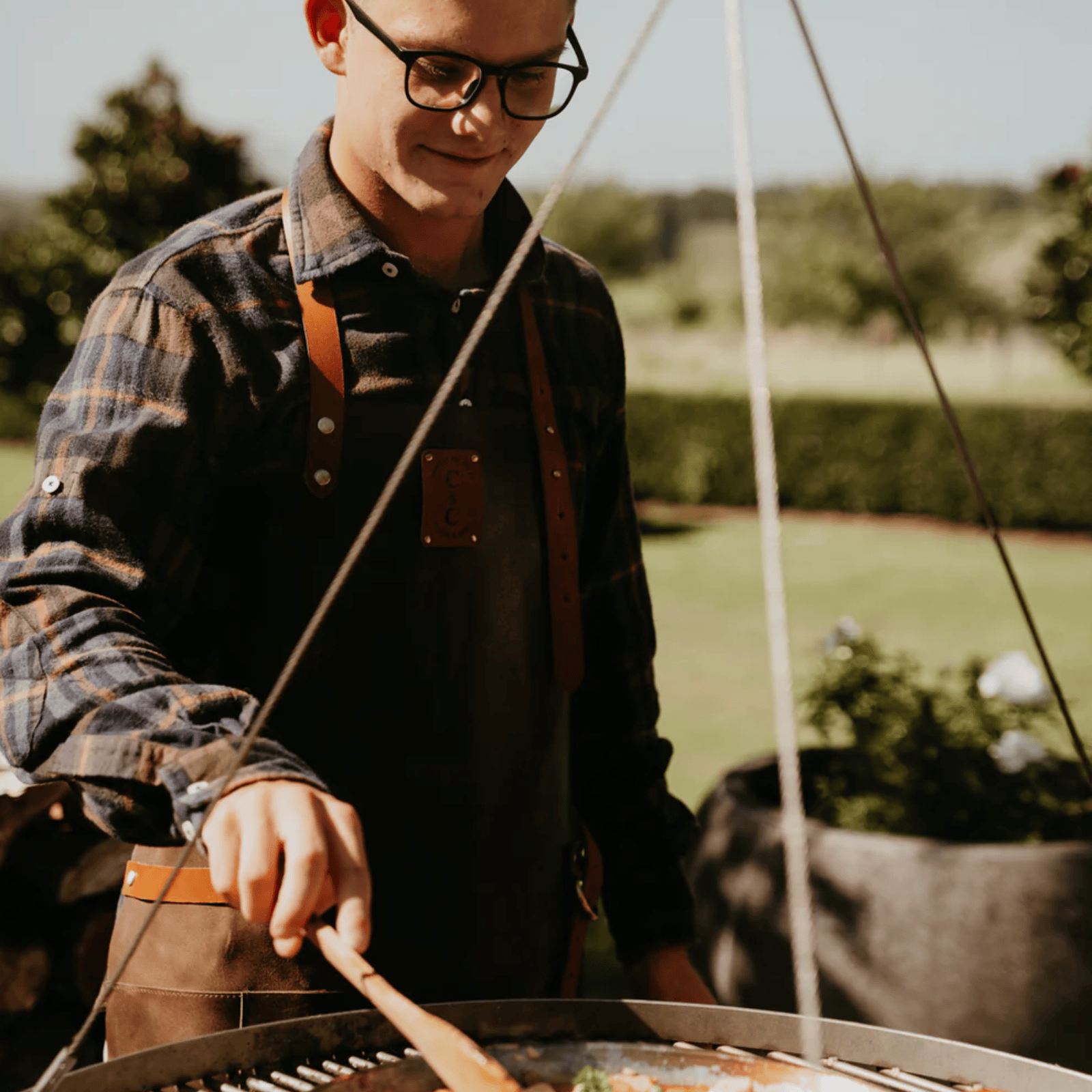 Coral & Cam Leather Apron Dark Brown with Front Pocket