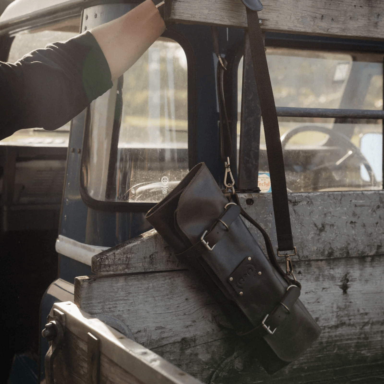 Coral & Cam Leather Knife Roll