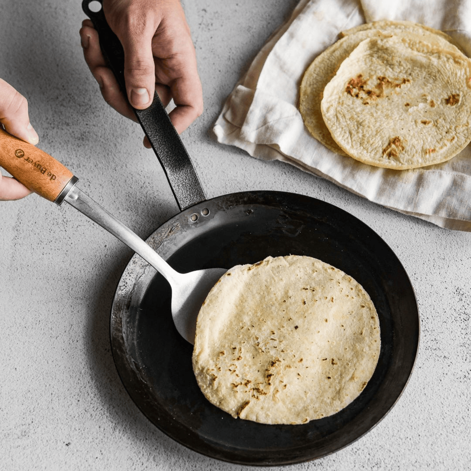 de Buyer Blue Carbon Steel Crepe & Tortilla Pan 20cm