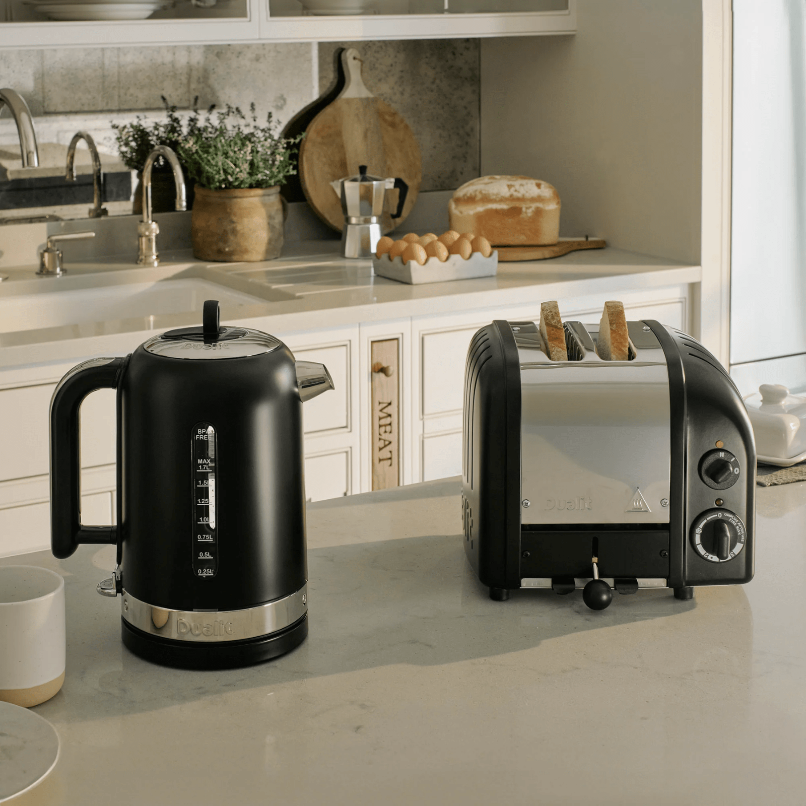 Dualit Classic Kettle 1.7L Black