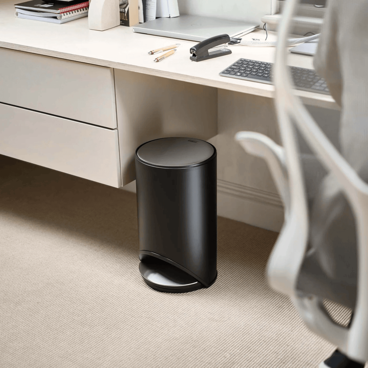 Joseph Joseph Arc Bin 10L Matte Black