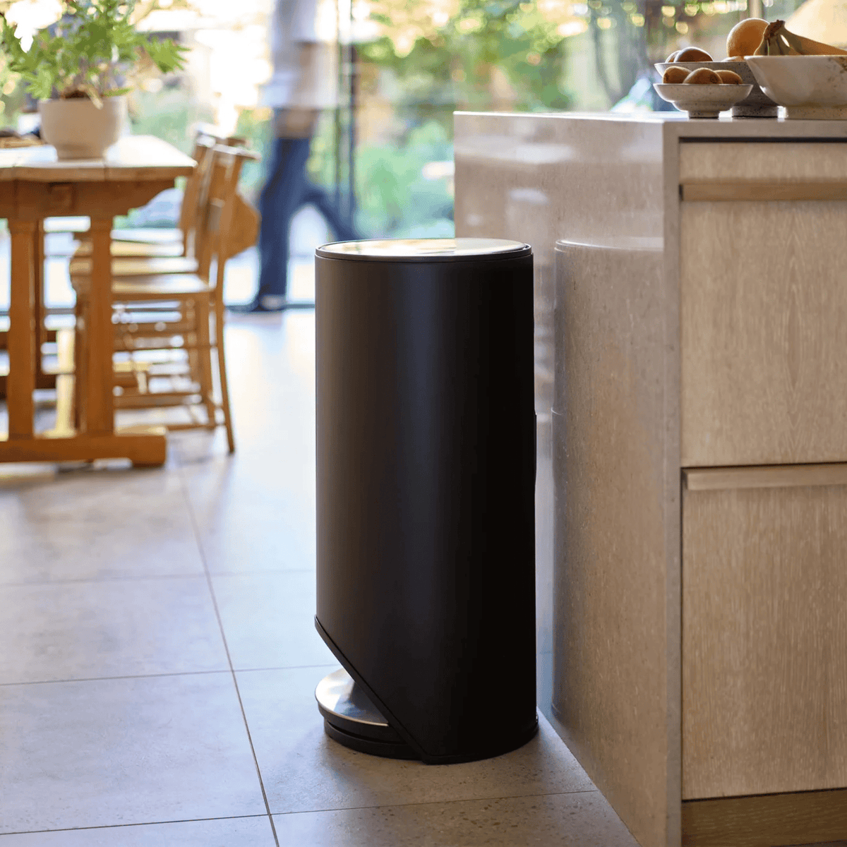 Joseph Joseph Arc Bin 30L Matte Black