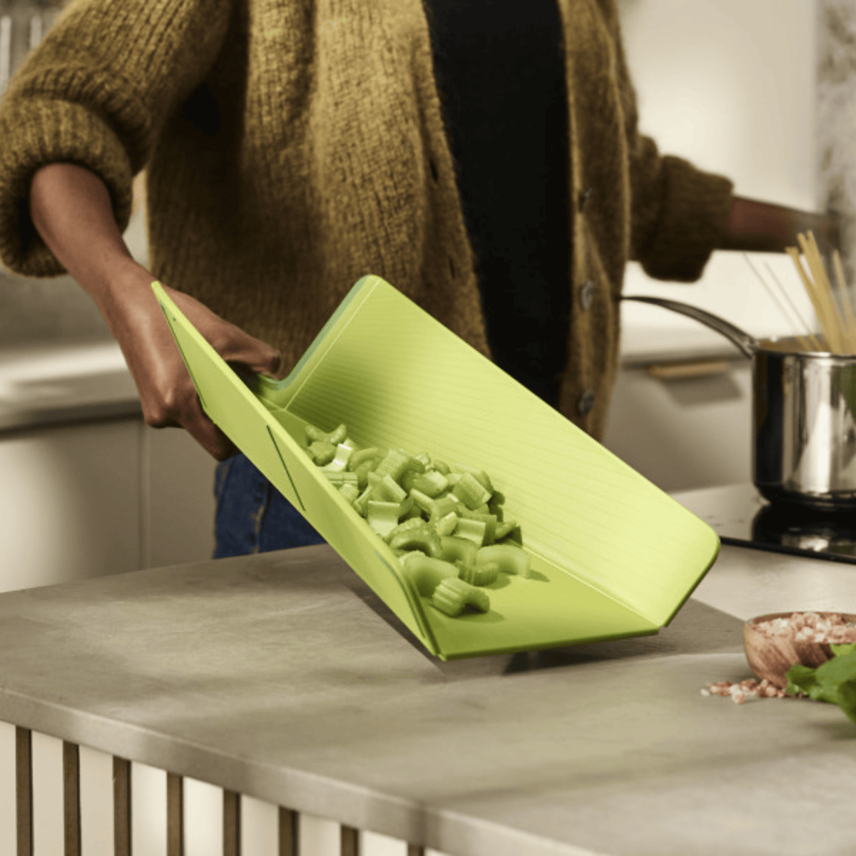 Joseph Joseph Chop2Pot Plus Folding Chopping Board Regular Green