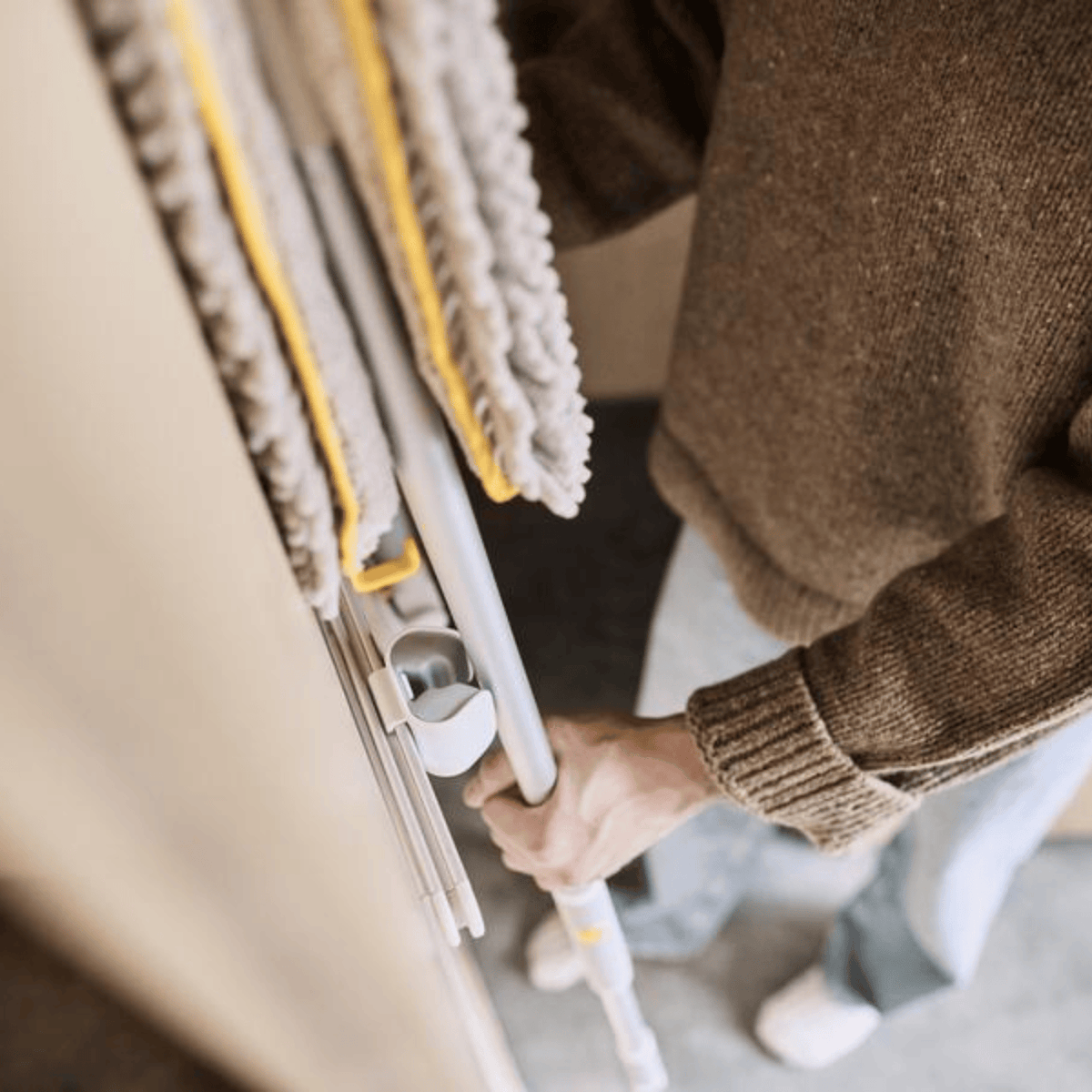 Joseph Joseph CleanTech Adjustable Floor Duster