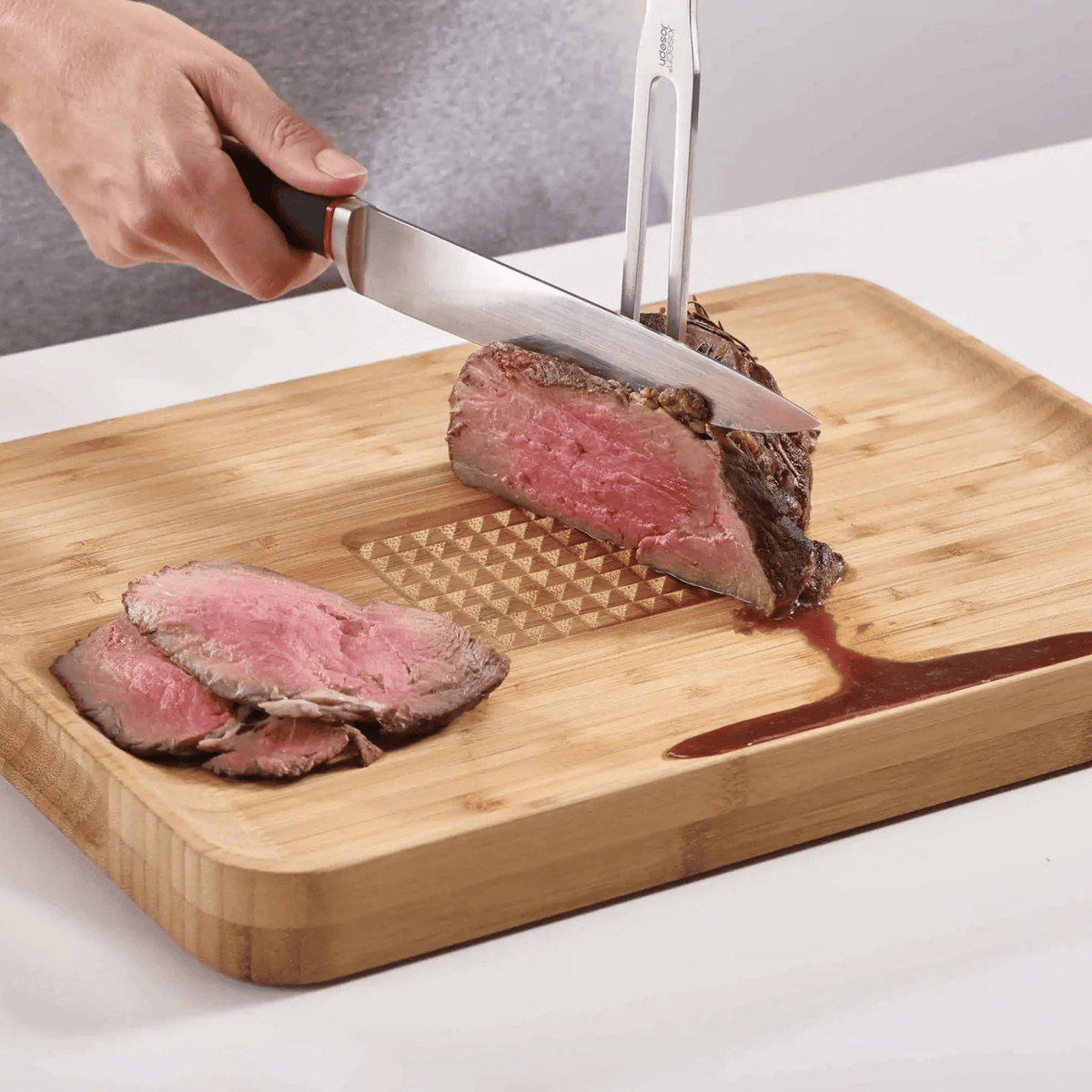 Joseph Joseph Cut&Carve Bamboo Chopping Board
