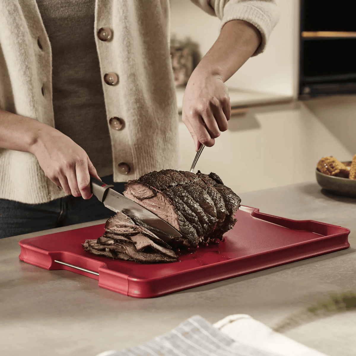 Joseph Joseph Cut&Carve Plus Chopping Board Large Red
