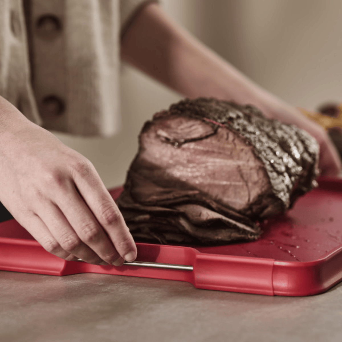 Joseph Joseph Cut&Carve Plus Chopping Board Large Red
