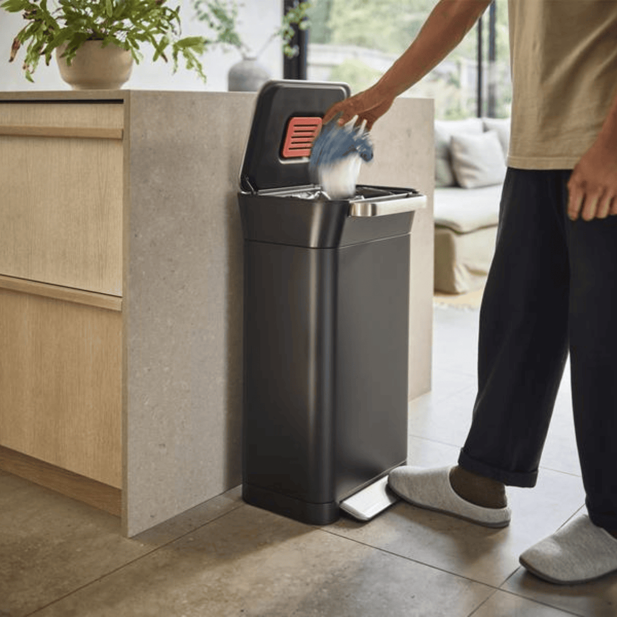 Joseph Joseph Titan Trash Compactor 30L Black