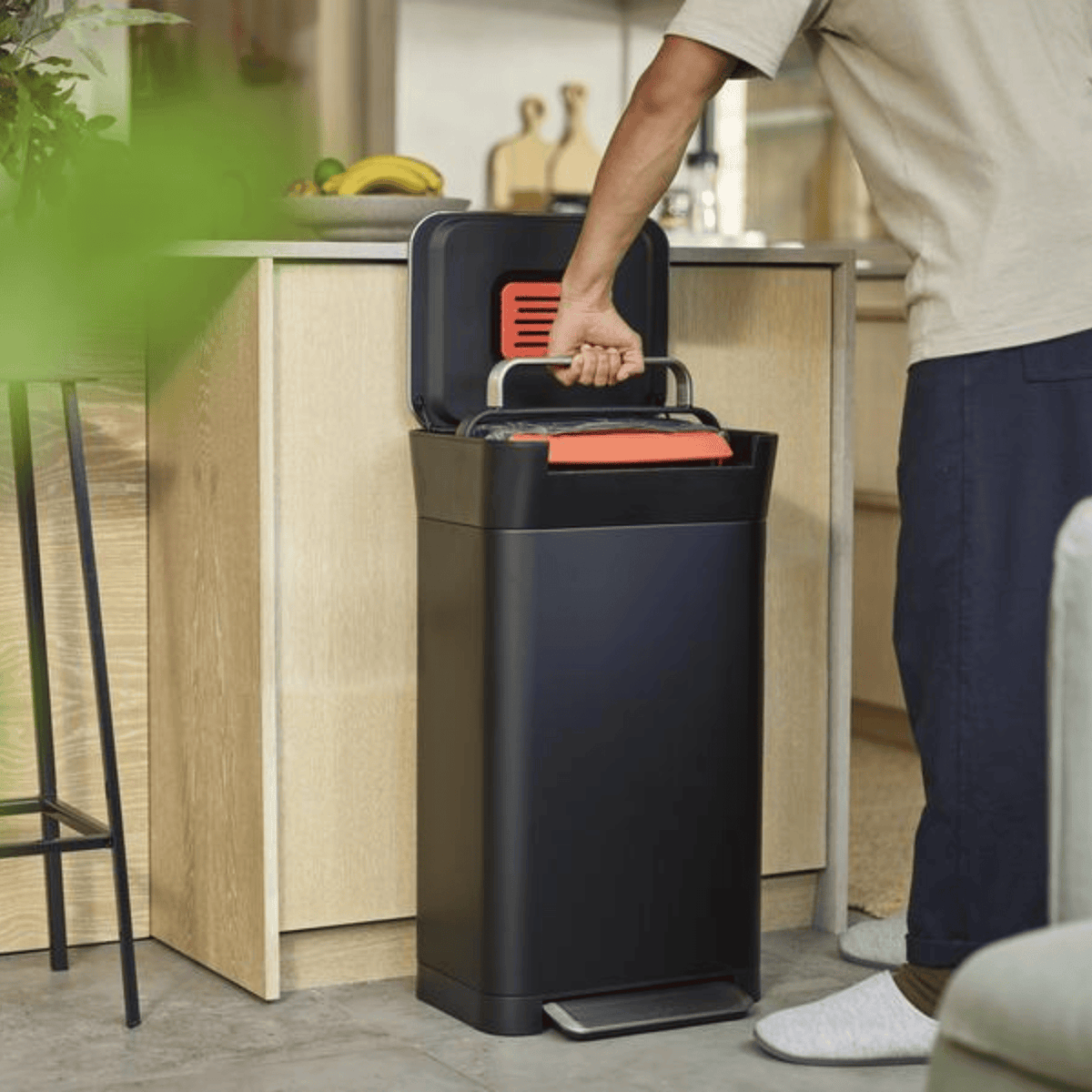 Joseph Joseph Titan Trash Compactor 30L Black