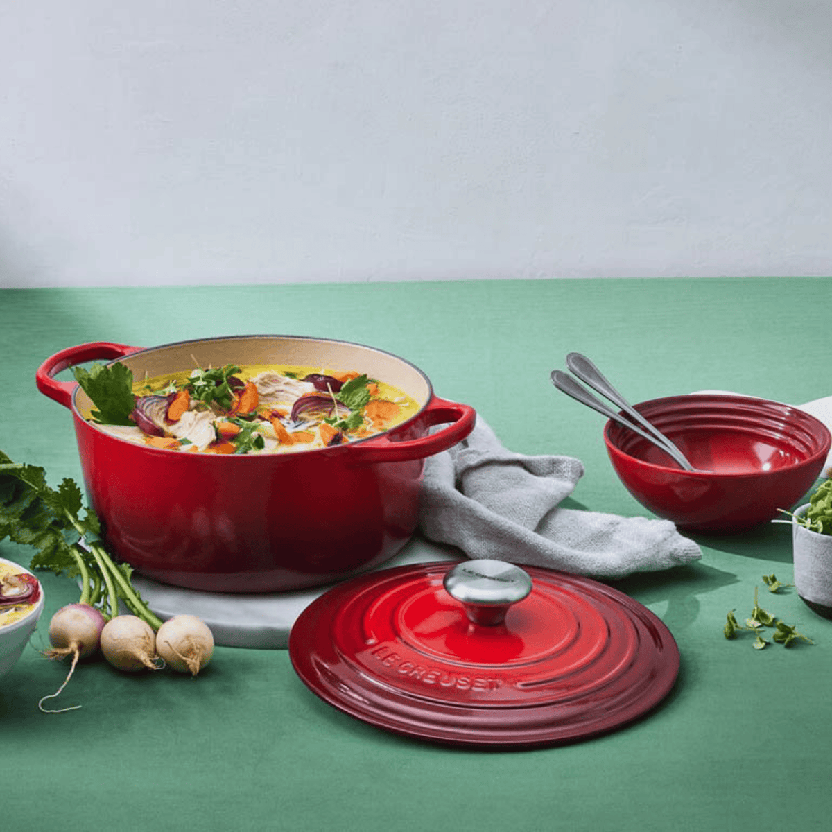 Le Creuset Signature Cast Iron Round Casserole 26cm Cerise