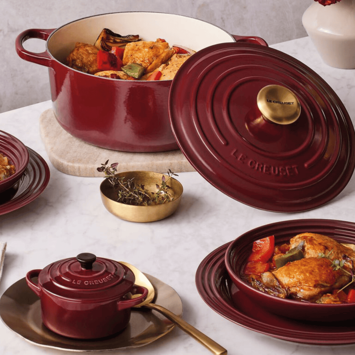Le Creuset Signature Cast Iron Round Casserole 26cm Garnet