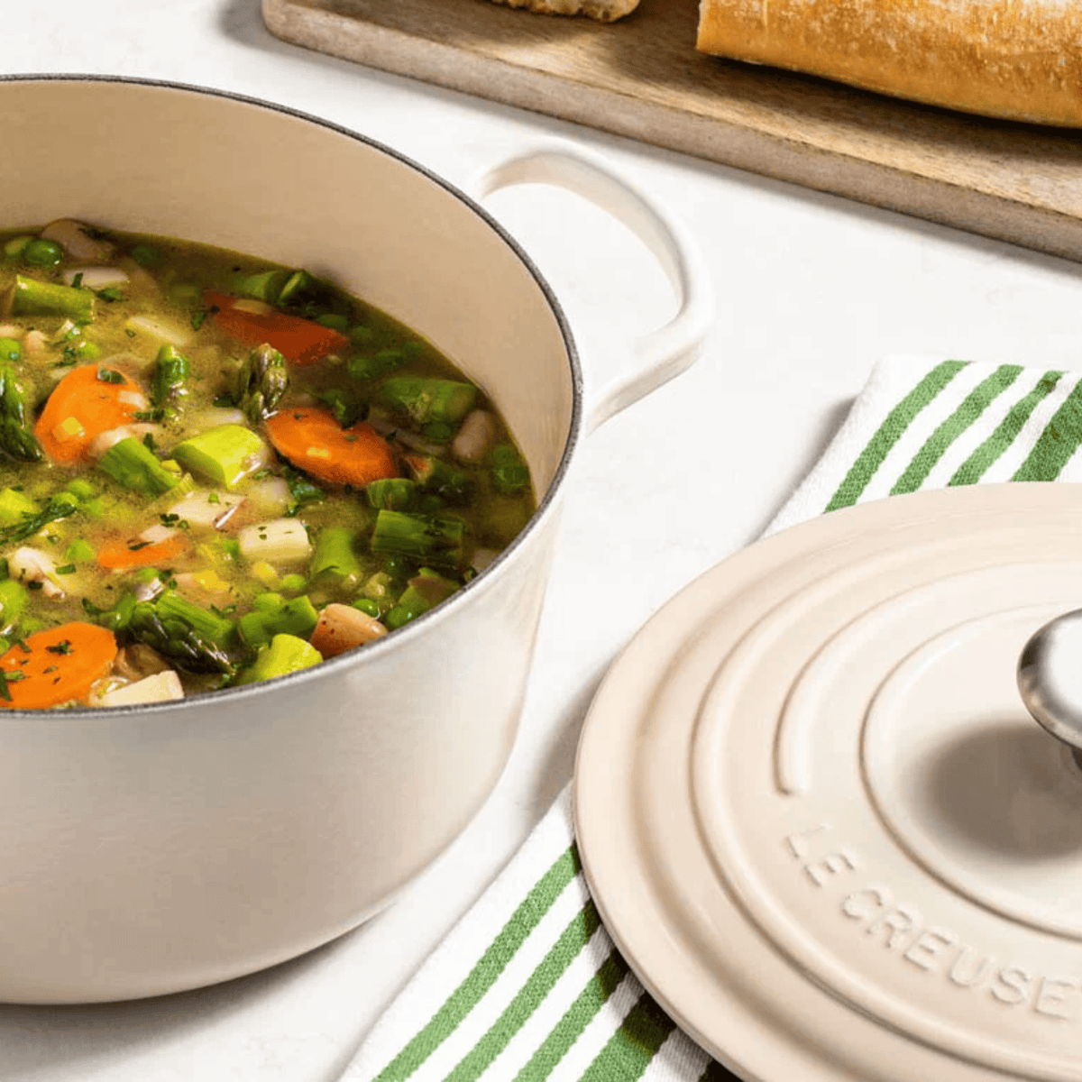 Le Creuset Signature Cast Iron Round Casserole 26cm Meringue