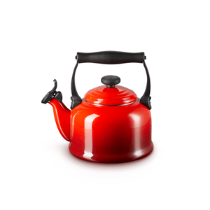 Le Creuset Traditional Kettle 2.1L Cerise