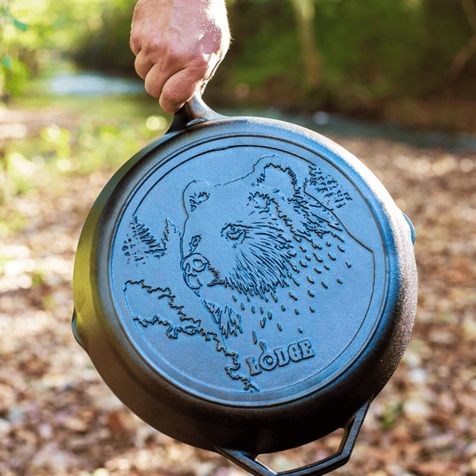 Lodge Wildlife Cast Iron Skillet Bear 30cm