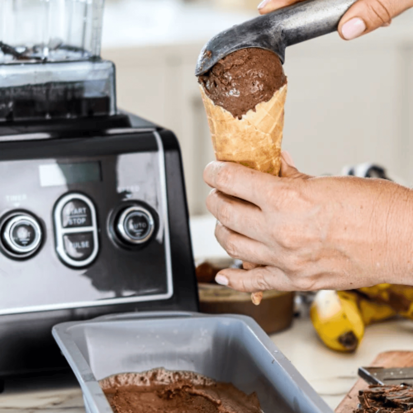 OmniBlend 6 High-Performance Blender Brown