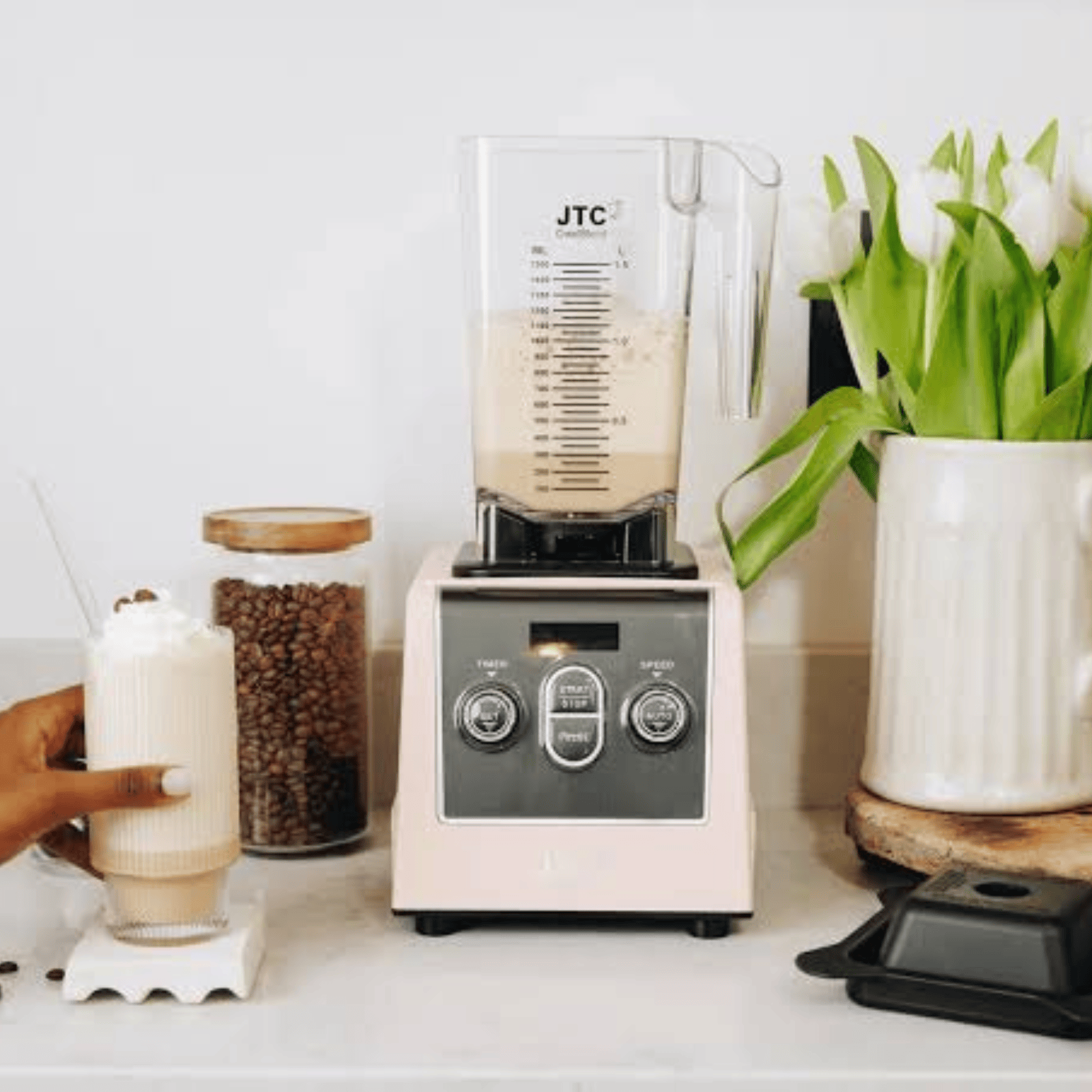 OmniBlend 6 High-Performance Blender Pink