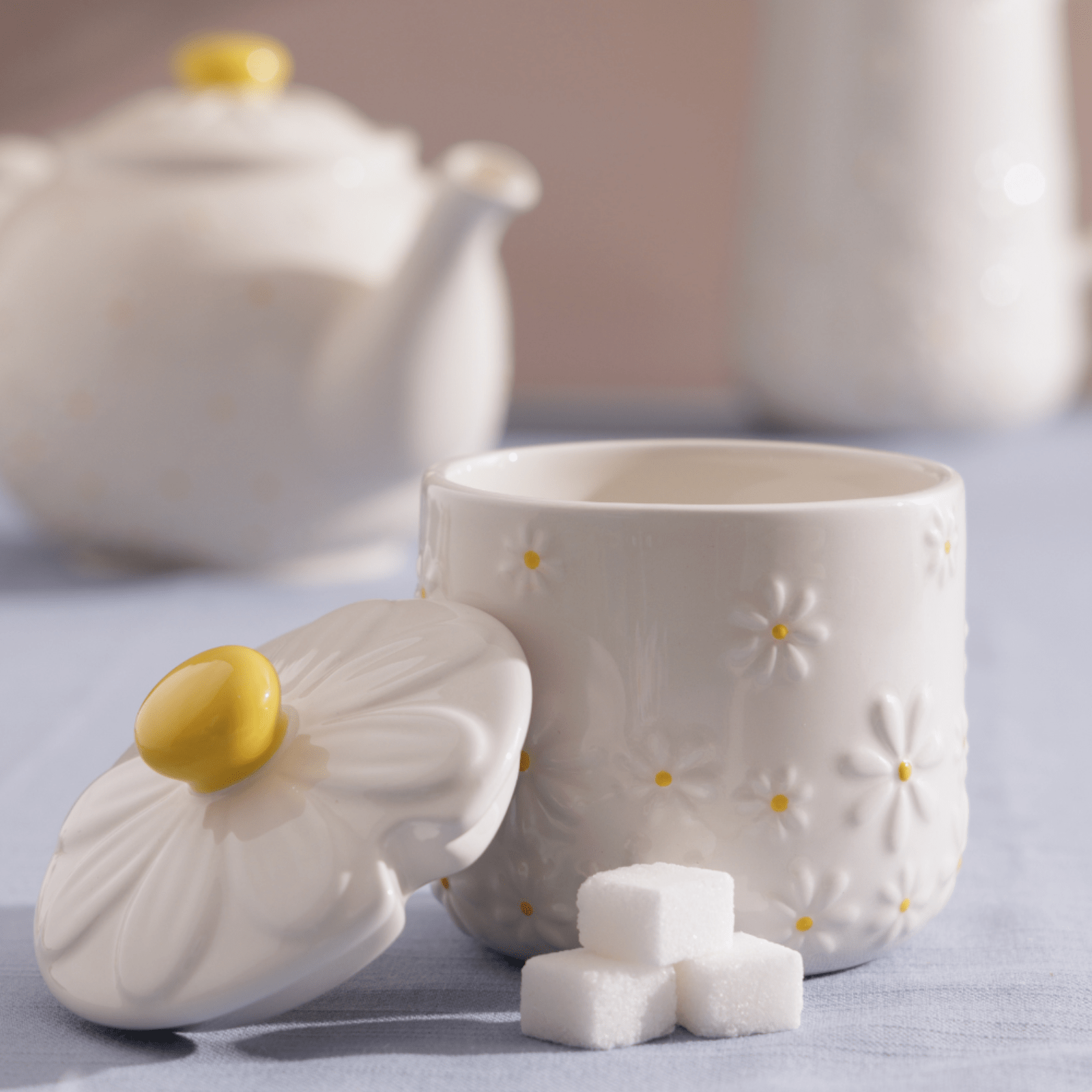 Price & Kensington Daisy Sugar Bowl