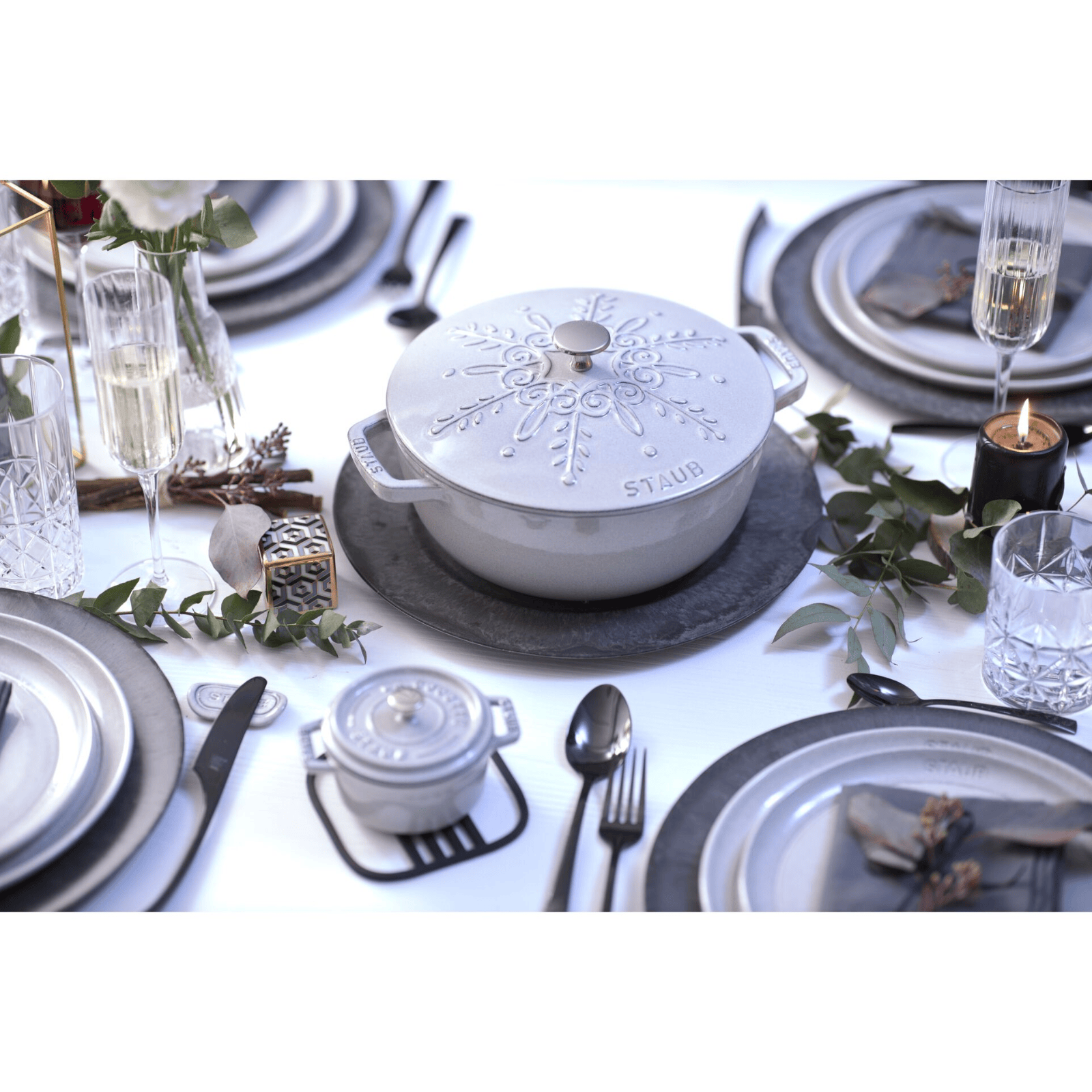 Staub French Oven Snowflake 24cm White Truffle