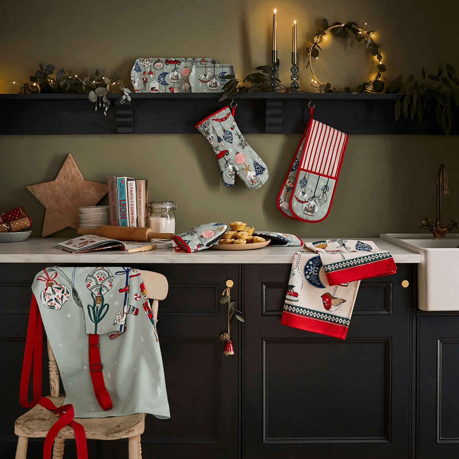 Ulster Weavers Cotton Apron Christmas Ornaments