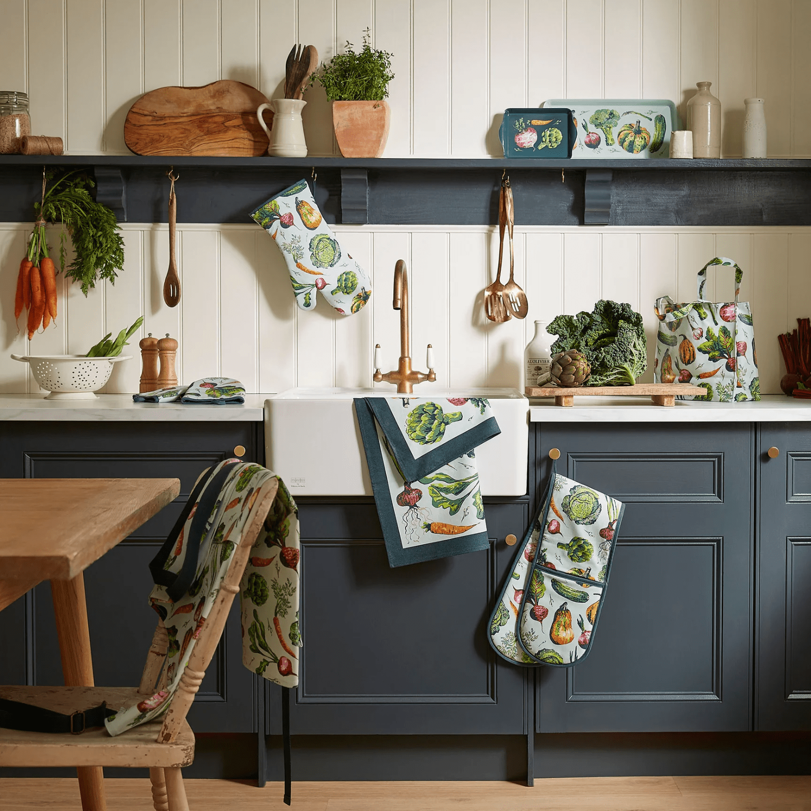Ulster Weavers Cotton Apron Vegetable Medley