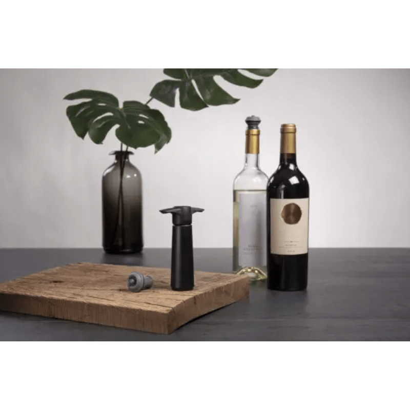 Vacu Vin Wine Saver Pump and 2 Stoppers Black