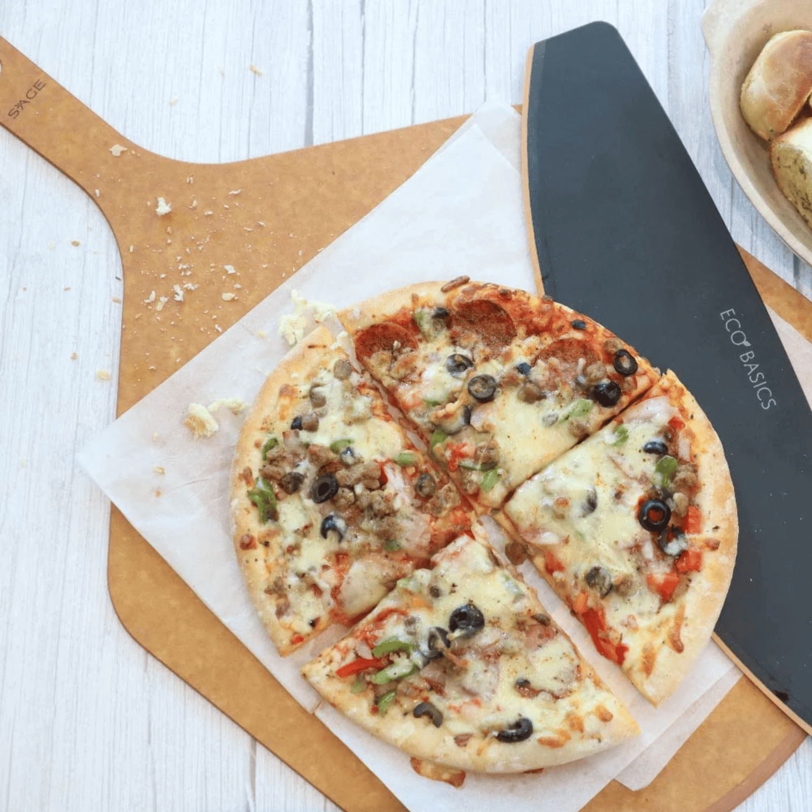White Magic Eco Basics Sage Pizza Cutter Black