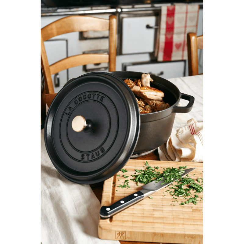 Staub Round Cocotte 28cm Black